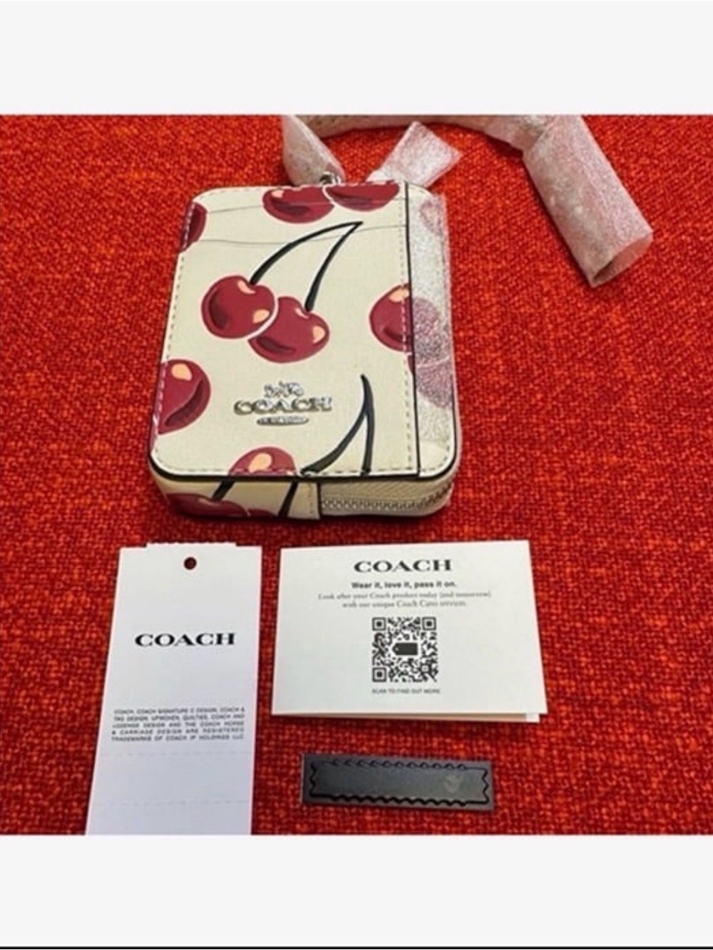 ❤️❤️❤️Coach Zip card case with cherry print ❤️❤️❤️ - Picture 4 of 5